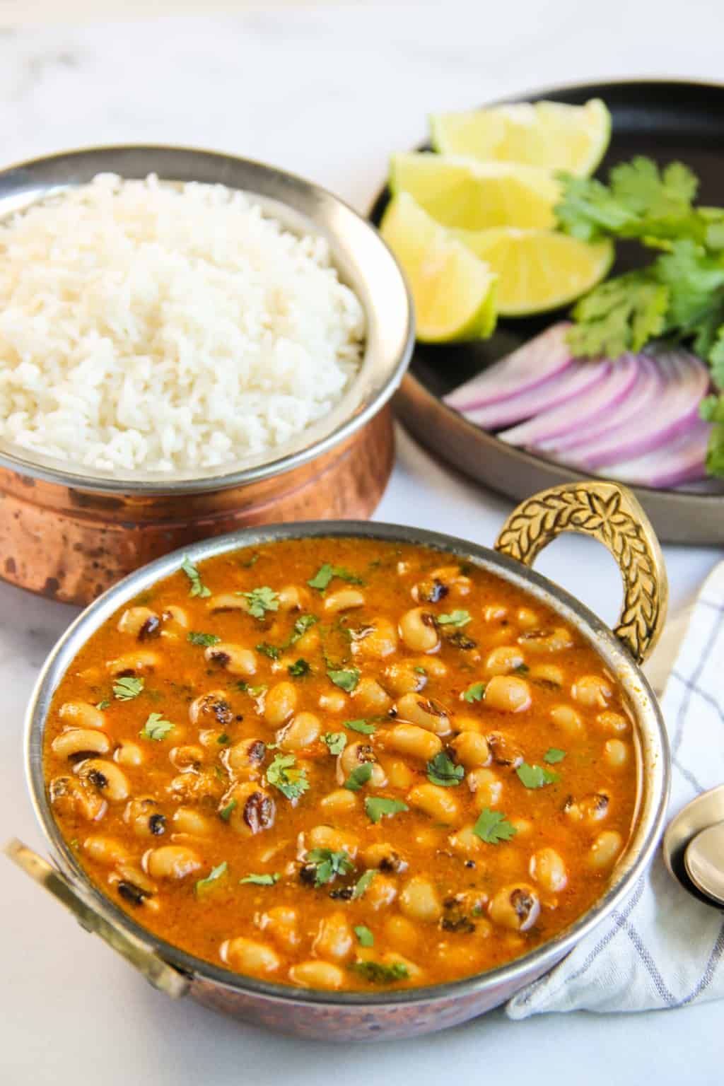 Black eyed peas curry with roti and rice